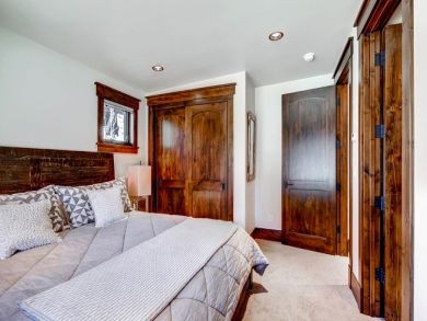 Four Bedroom Upscale Ski Home Perfect for Entertaining